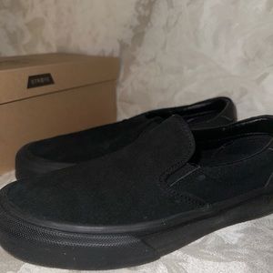 NIB Straye Fairfax slip on black skateboard shoes.